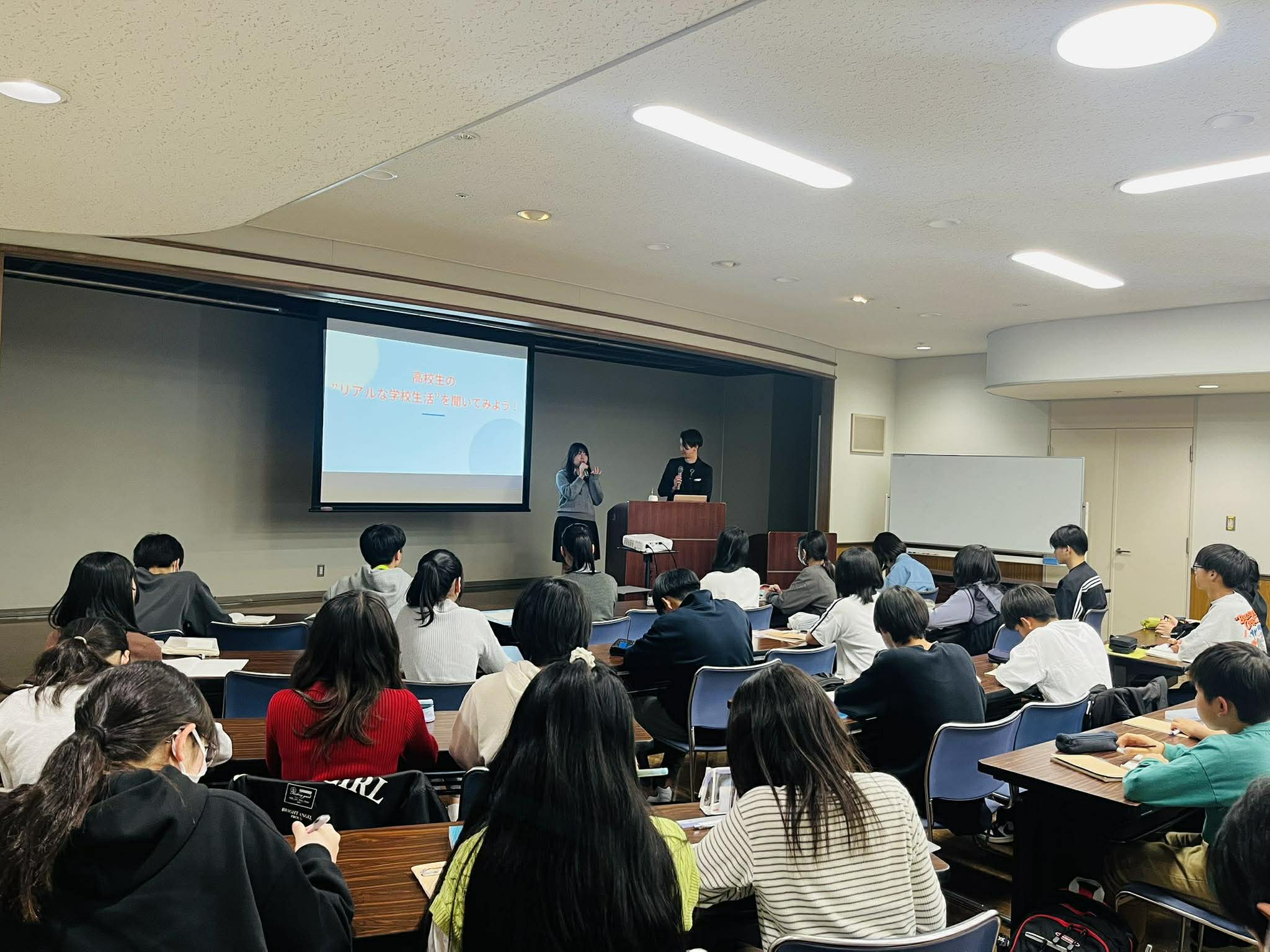 学習する生徒